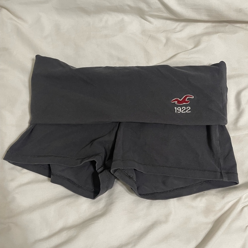 Hollister grey short yoga shorts. Size small